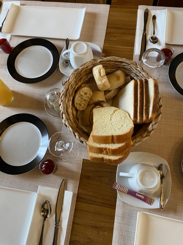 Petit déjeuner chambre d'hôte mormant